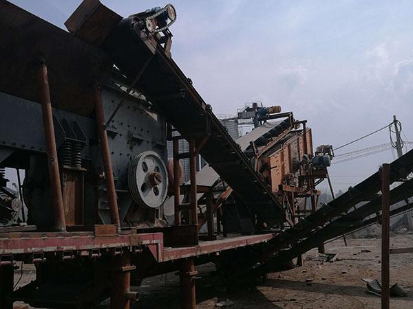 新疆石子移动破碎机生产厂家