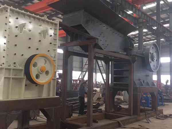 云南小型移动移动破碎机工作视频