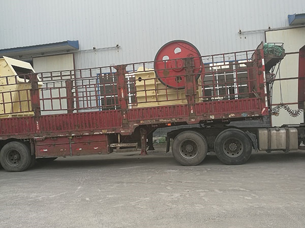 甘肃小型轮胎式移动破碎机加鄂破