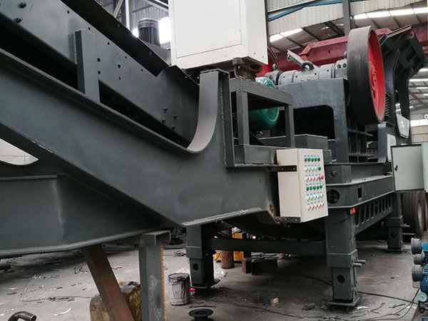 广东履带式移动破碎机图纸