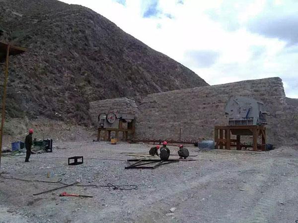 贵州挖机重锤破碎机建筑垃圾